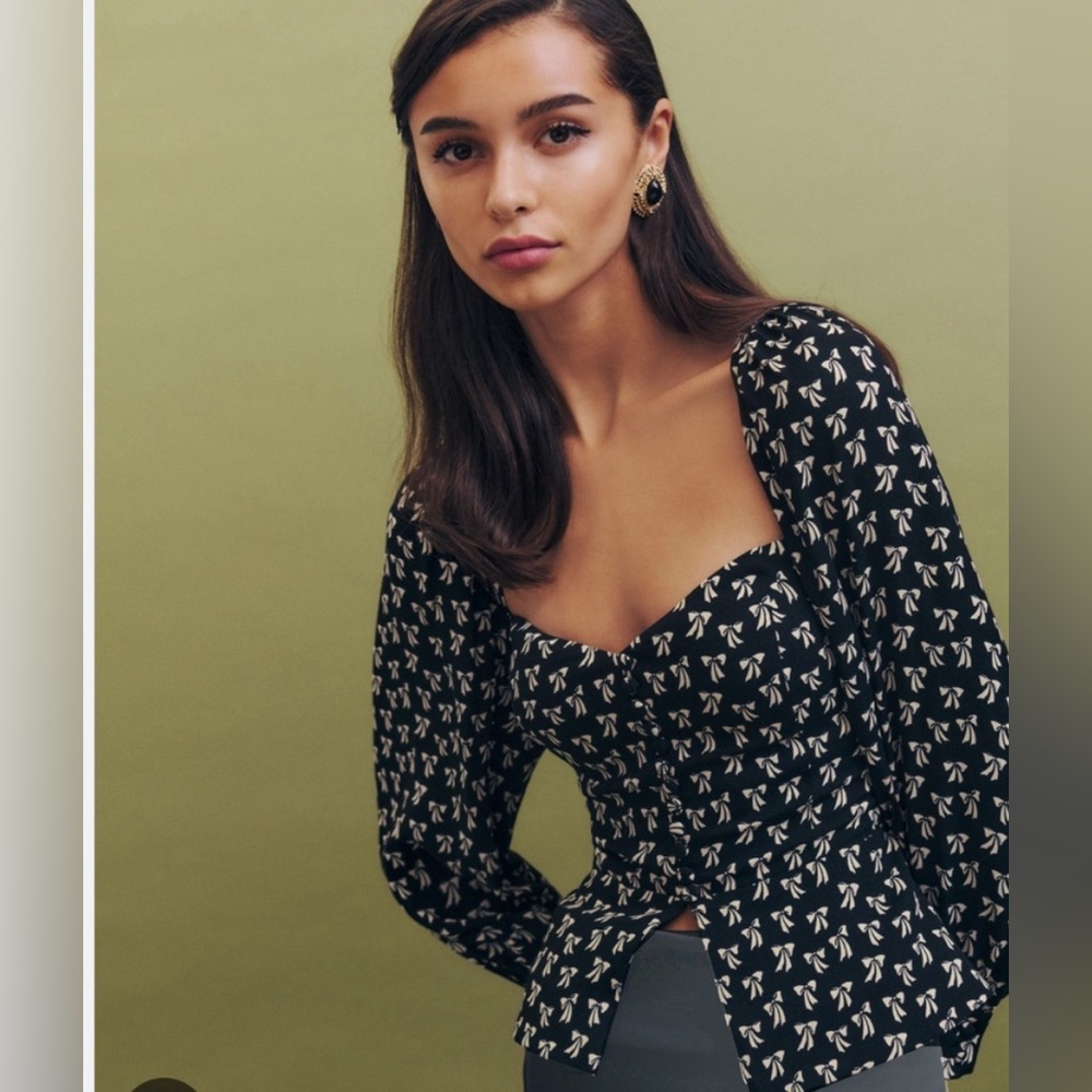 Reformation Katana Top size 6; print: bowtie